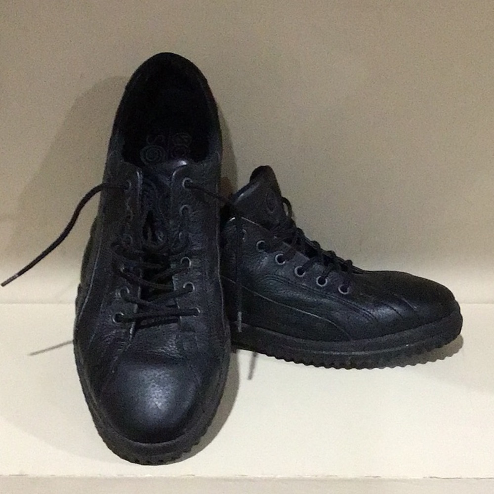Ecco Soft black walking shoes